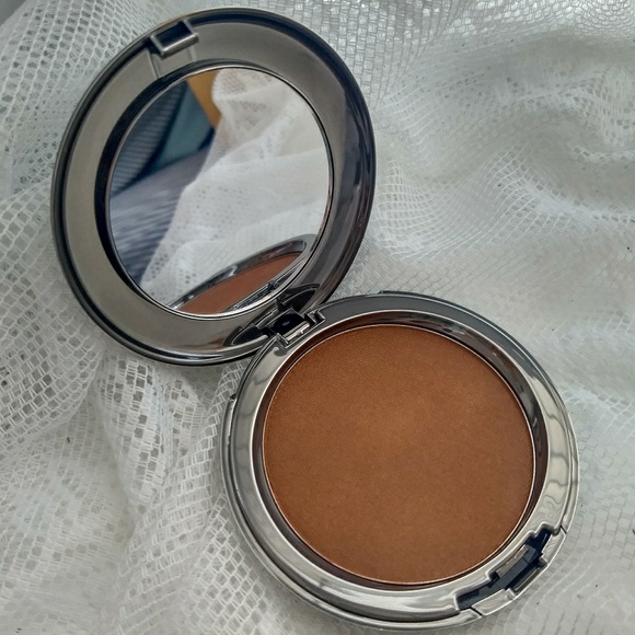 Cover FX Perfect Light Highlighting Powder - Picture 4 of 4